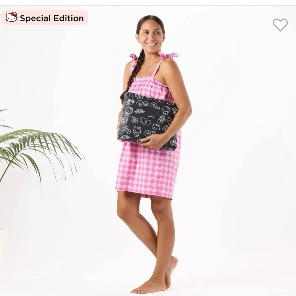 Brand New Limited Edition Hello Kitty Aloha Collection Max Pouch - Picture 2 of 4